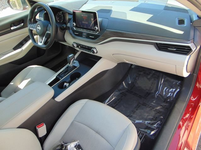Used 2025 Nissan Altima 2.5 SV FWD image 25