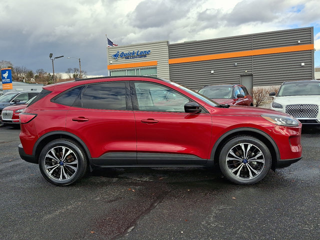 Certified 2022 Ford Escape SE w/ SE Sport Appearance Package image 5