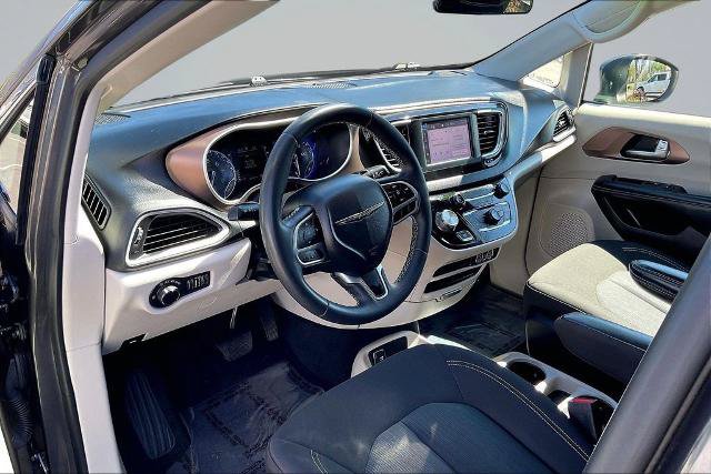 Used 2022 Chrysler Voyager LX FWD image 13