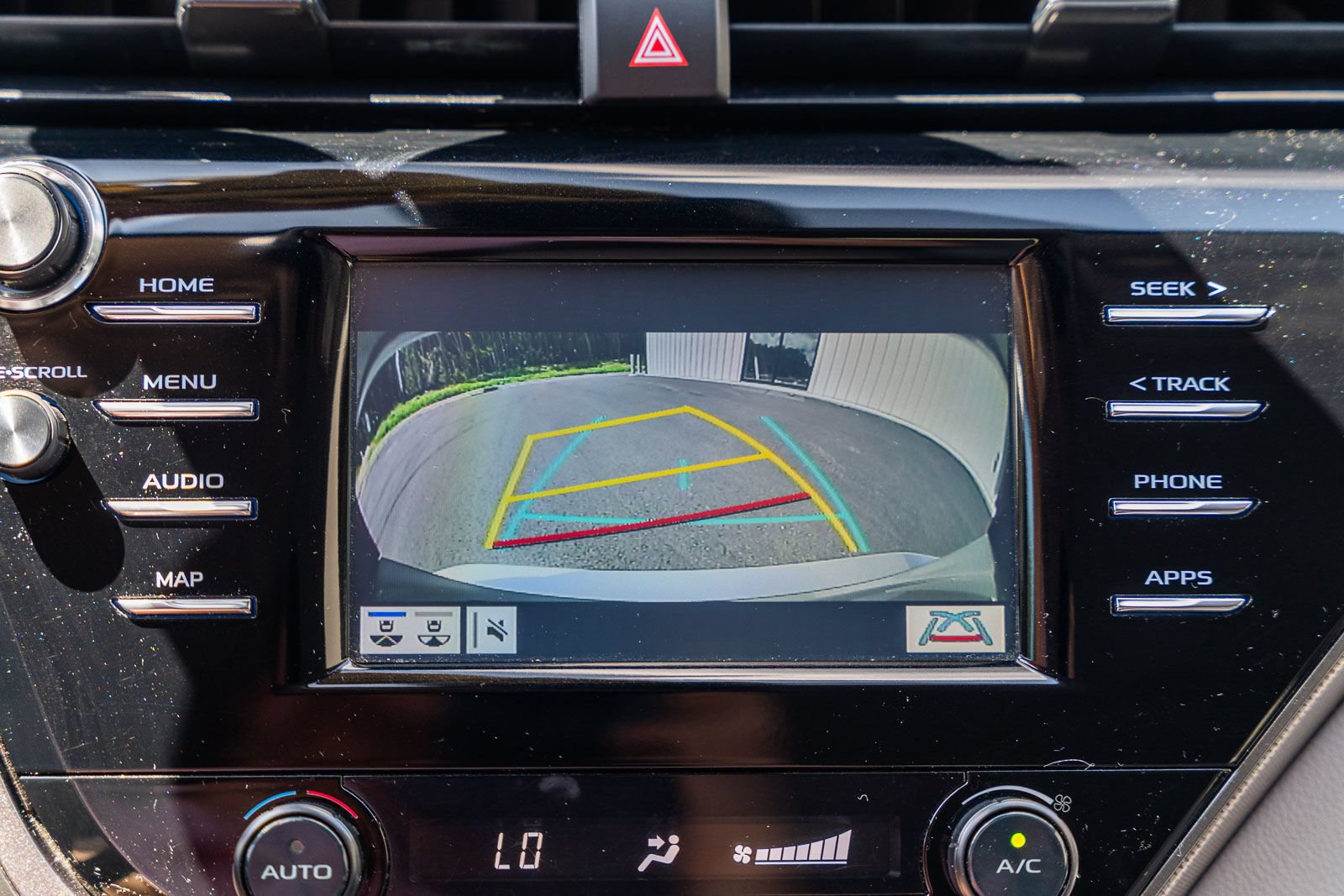 Used 2019 Toyota Camry SE w/ Convenience Package FWD image 30