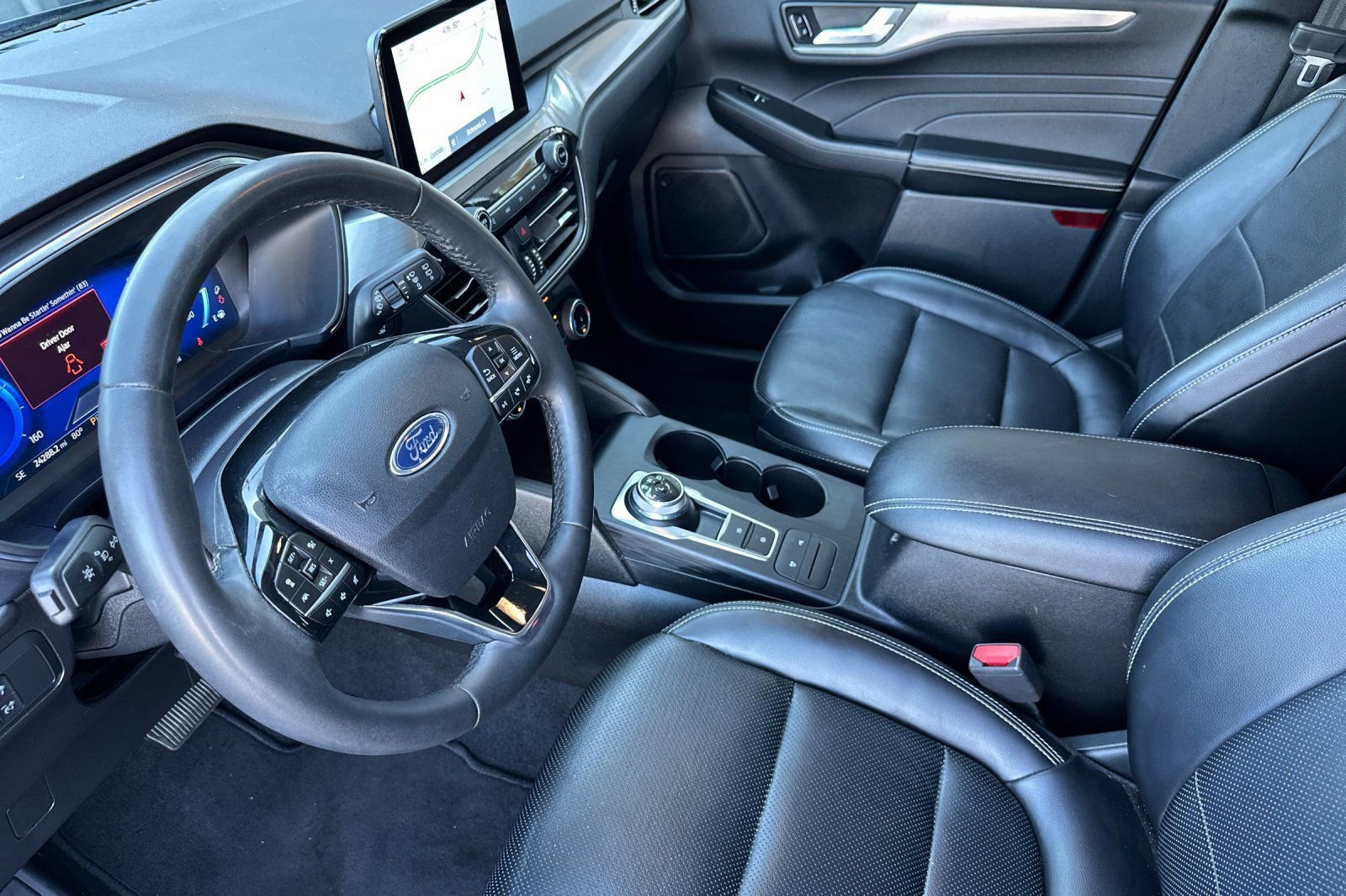 Certified 2022 Ford Escape Titanium w/ Class II Trailer Tow Package image 13