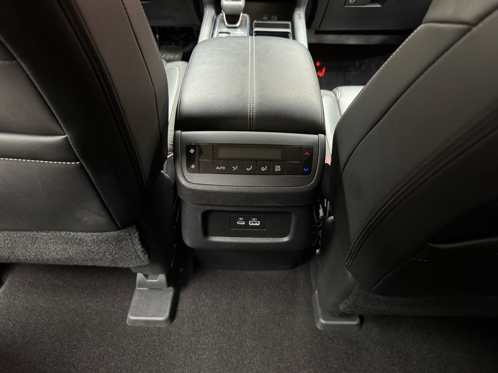 Used 2025 Nissan Pathfinder SL AWD/4WD image 12