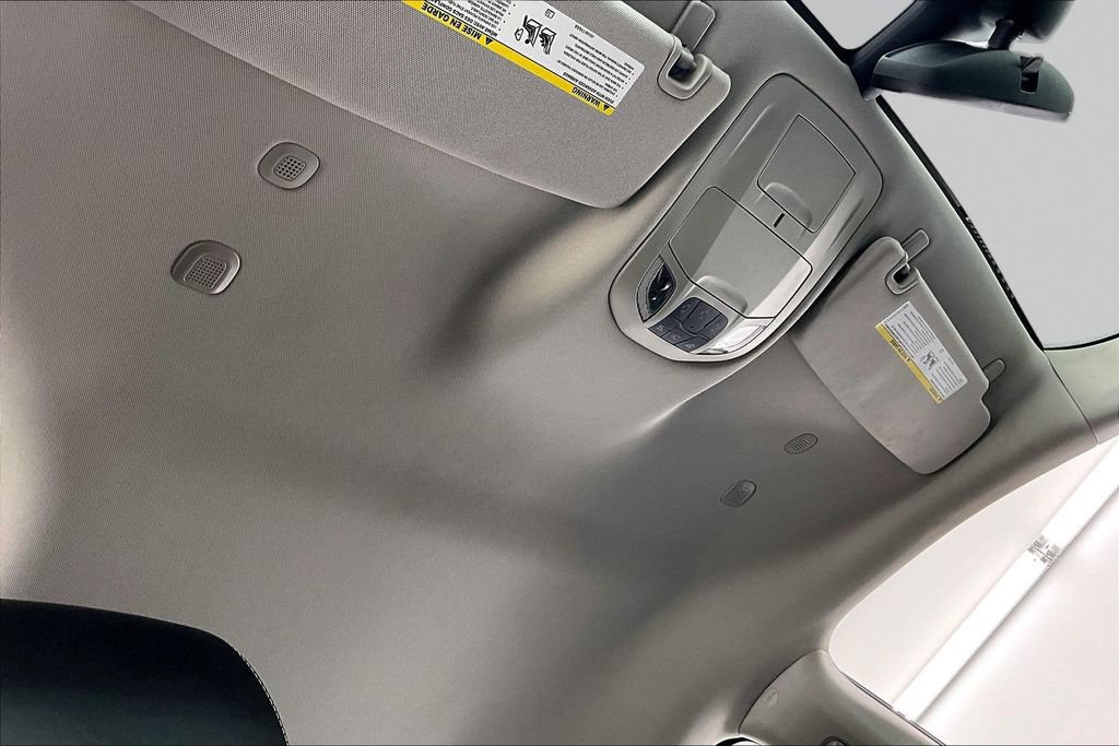 Used 2024 Chrysler Pacifica Touring-L FWD image 22