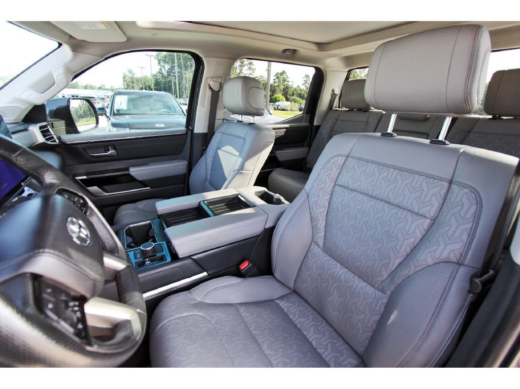 Used 2024 Toyota Tundra Limited AWD/4WD image 33