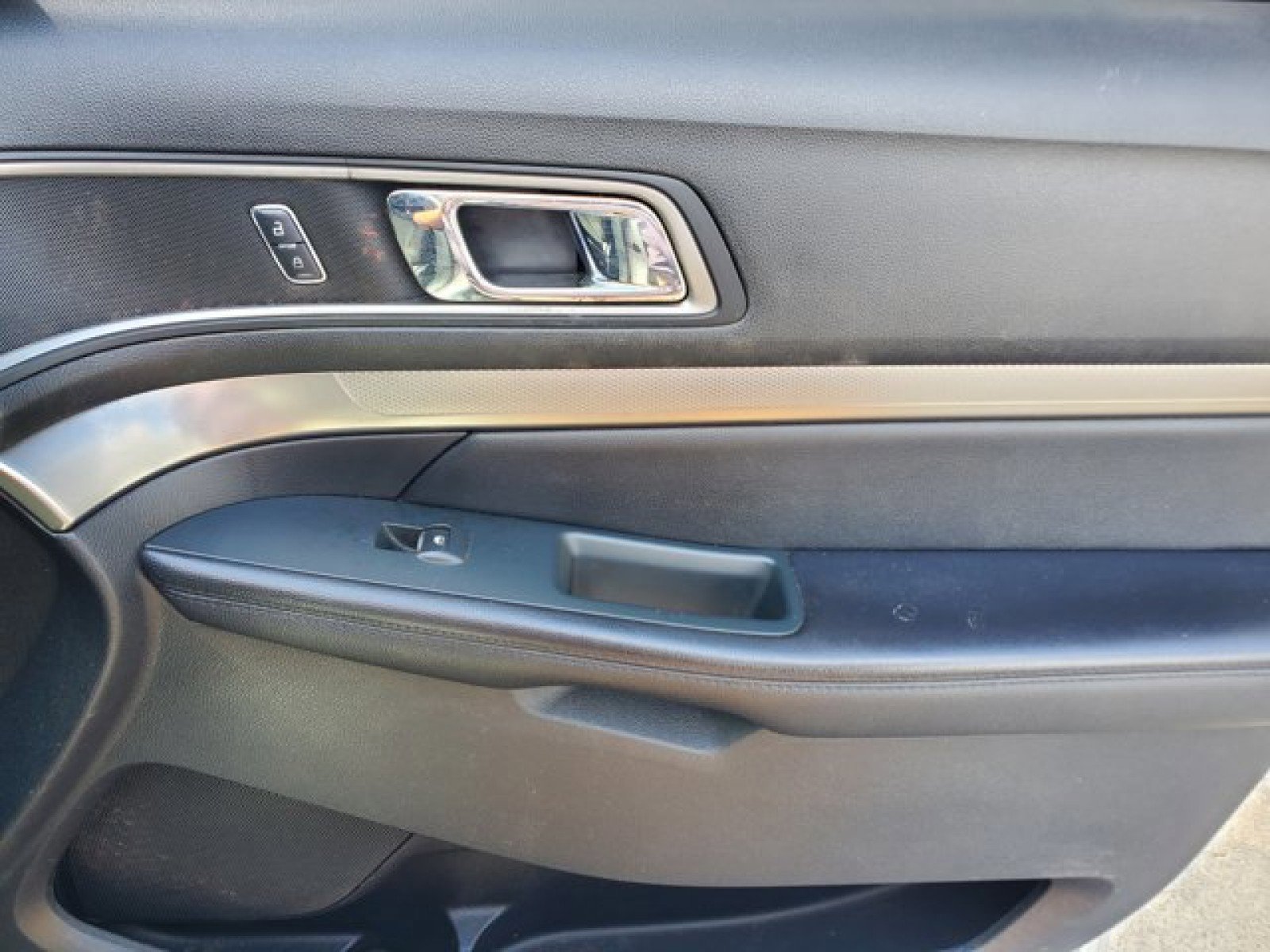 Certified 2018 Ford Explorer XLT FWD image 34