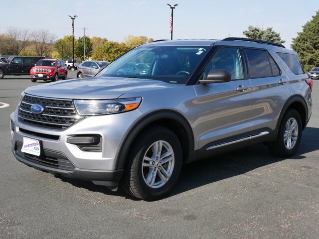 Certified 2022 Ford Explorer XLT w/ Class IV Trailer Tow Package AWD/4WD image 4