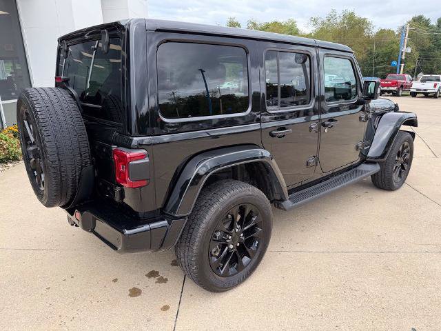Used 2022 Jeep Wrangler Unlimited Sahara AWD/4WD image 8