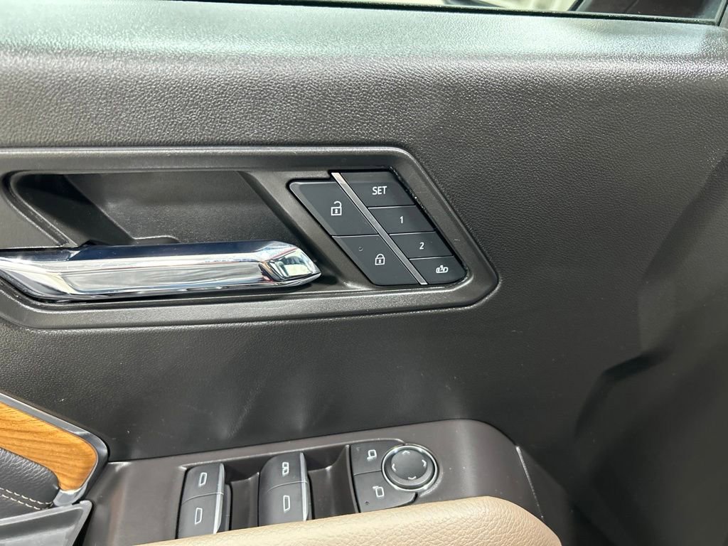Used 2024 GMC Canyon Denali AWD/4WD image 16