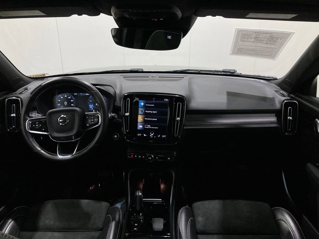 Used 2021 Volvo XC40 T5 R-Design image 18