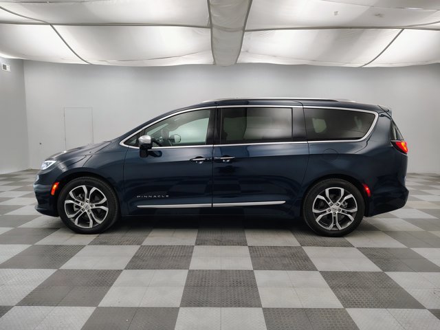 Used 2024 Chrysler Pacifica Pinnacle FWD image 8