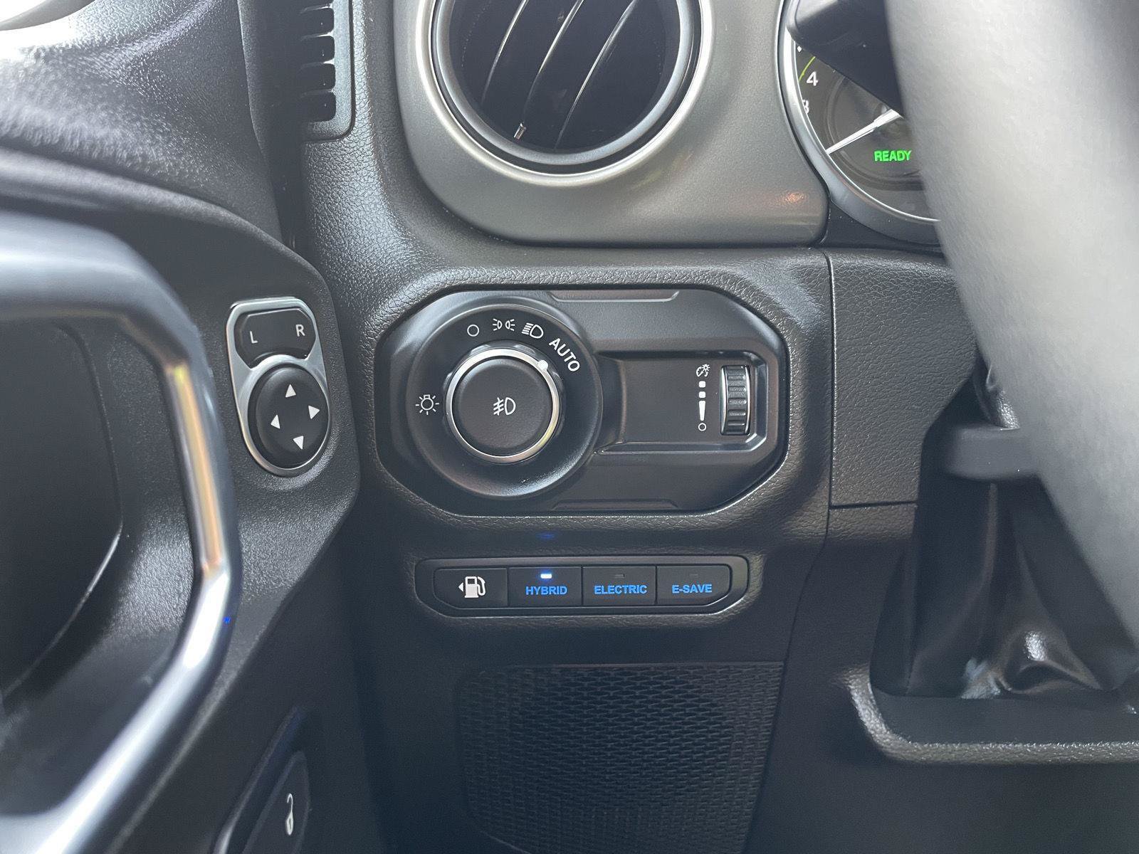 Used 2023 Jeep Wrangler Unlimited AWD/4WD image 16