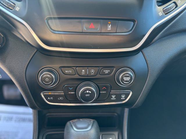 Used 2021 Jeep Cherokee Latitude FWD image 23