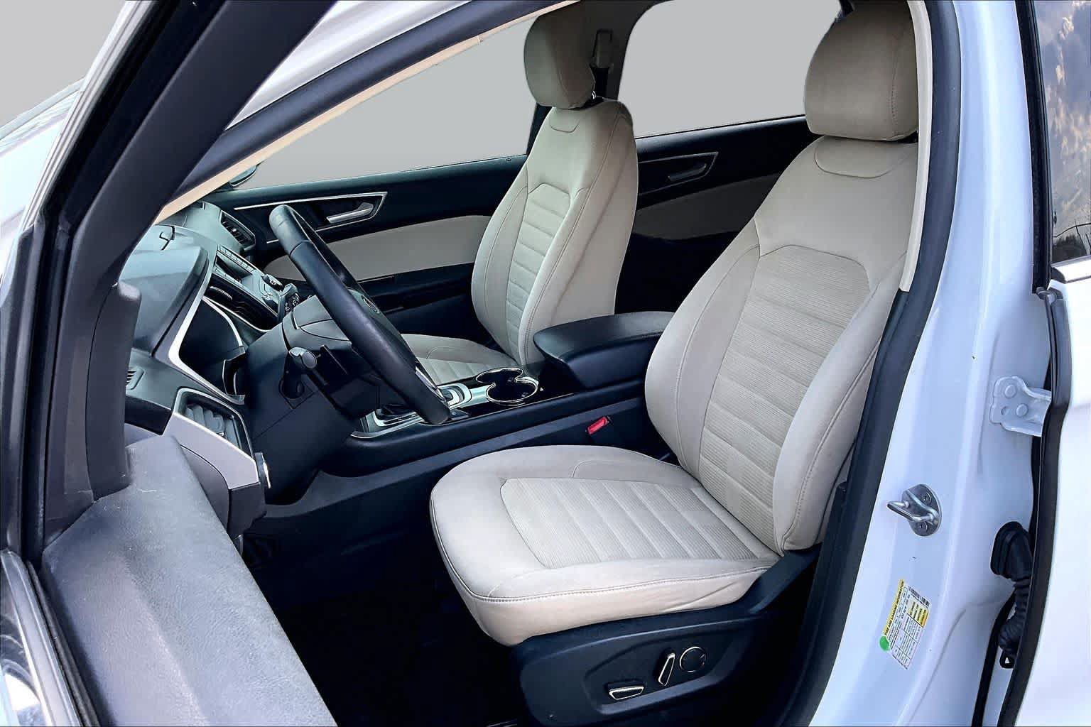 Certified 2017 Ford Edge SEL FWD image 8