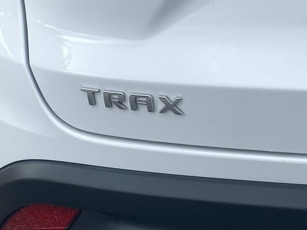 Used 2025 Chevrolet Trax LT FWD image 5