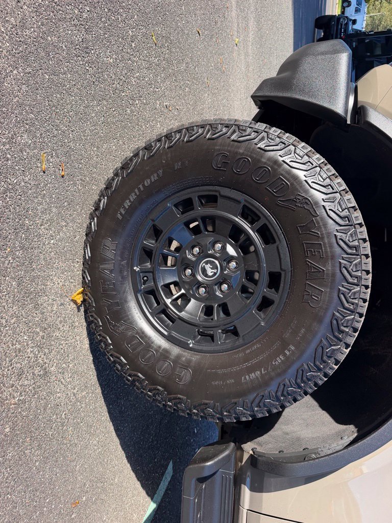 Certified 2025 Ford Bronco Outer Banks w/ Sasquatch Package AWD/4WD image 9