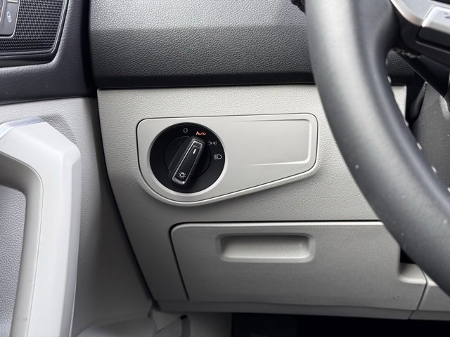 Used 2024 Volkswagen Tiguan SE w/ Panoramic Sunroof Package image 43