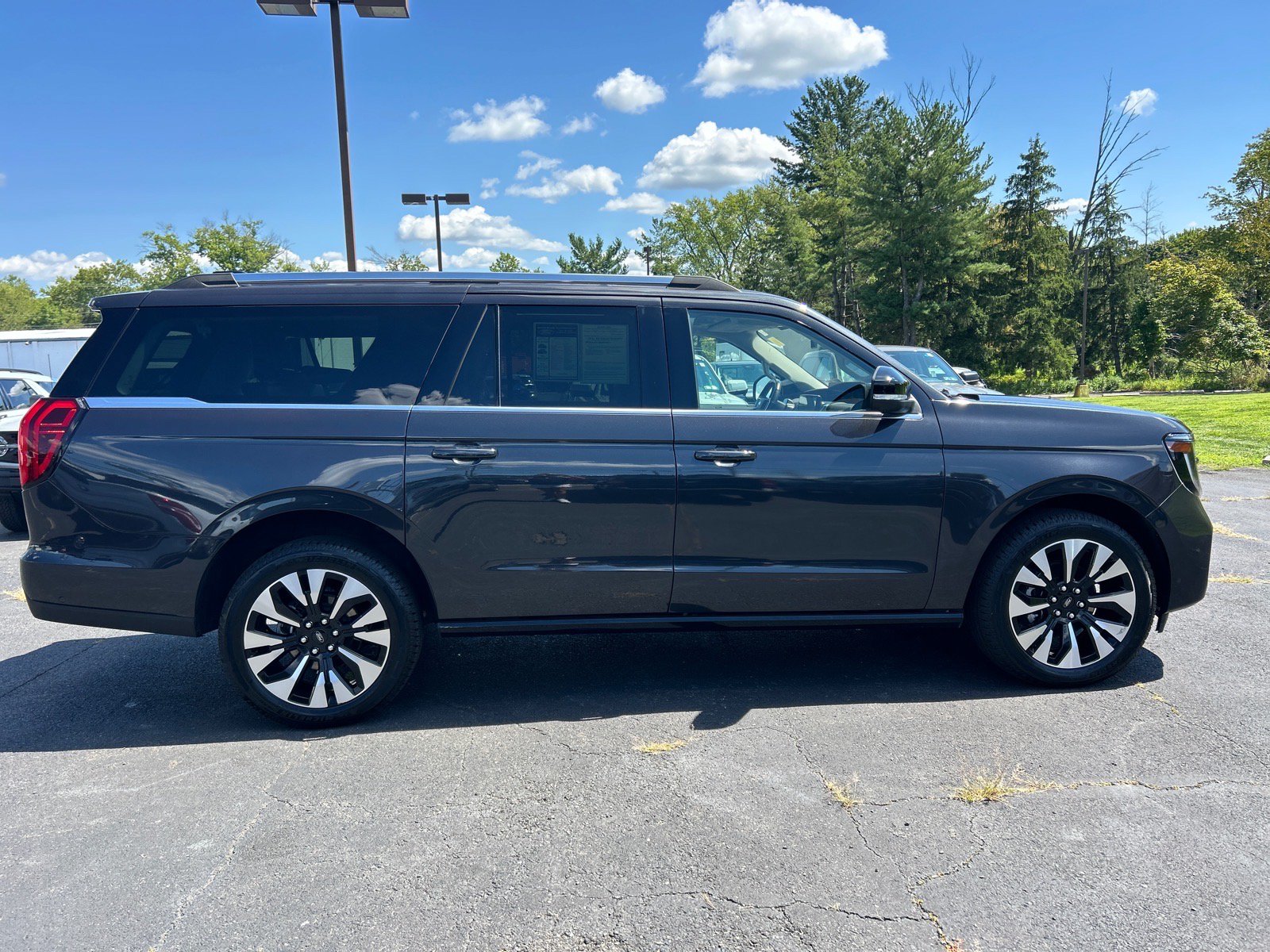 Certified 2025 Ford Expedition Max Platinum w/ Driver's Package AWD/4WD image 21