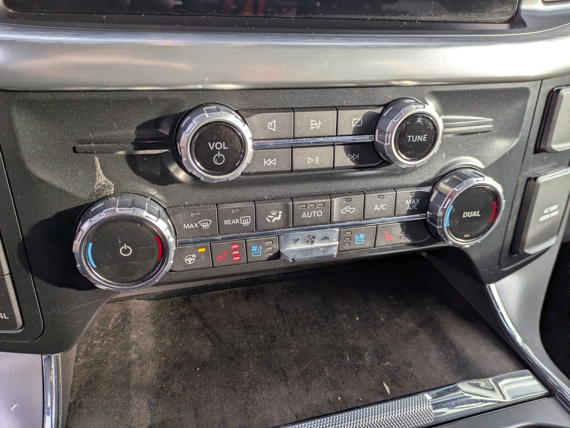 Certified 2022 Ford F150 Lariat w/ Equipment Group 502A High image 25