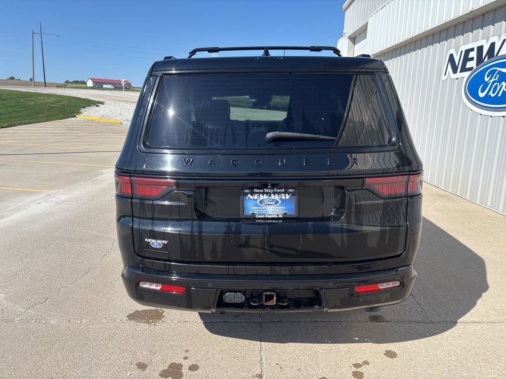 Used 2022 Jeep Wagoneer Series II AWD/4WD image 5