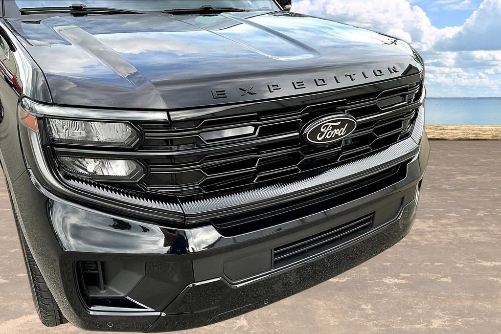 Certified 2025 Ford Expedition Max Platinum w/ Stealth Performance Package AWD/4WD image 35
