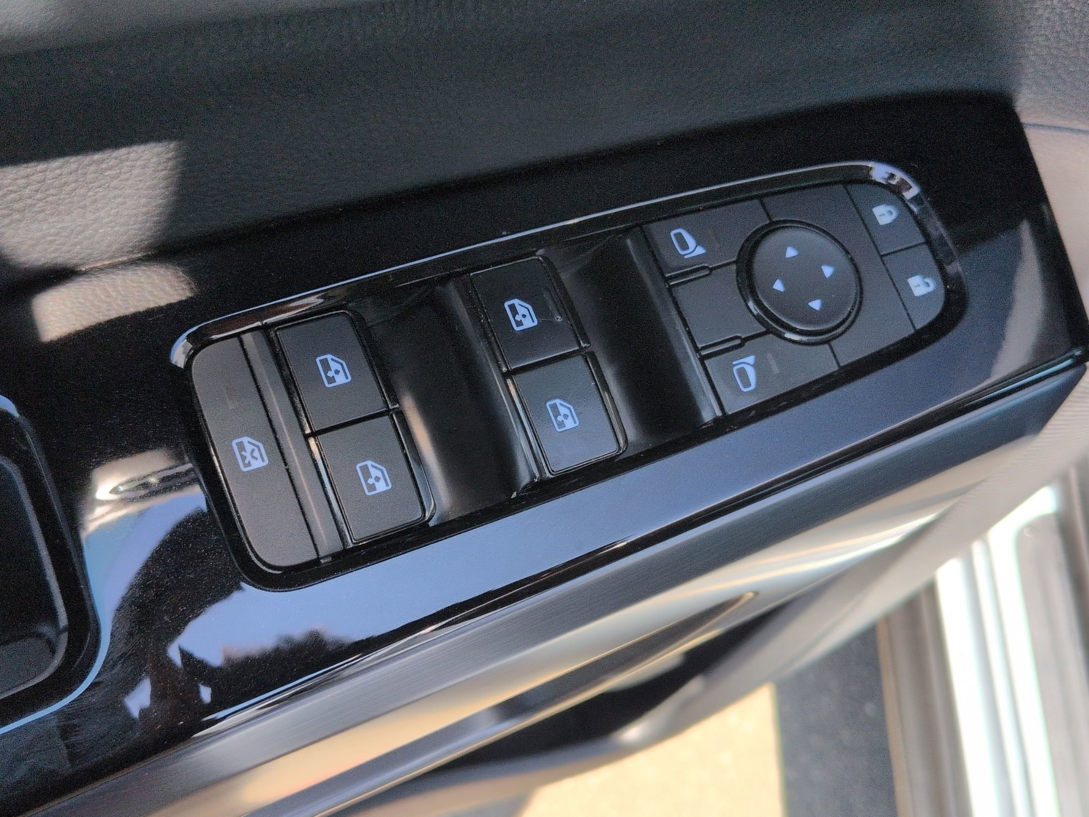 Used 2025 Nissan Pathfinder SL w/ SL Premium Package AWD/4WD image 14