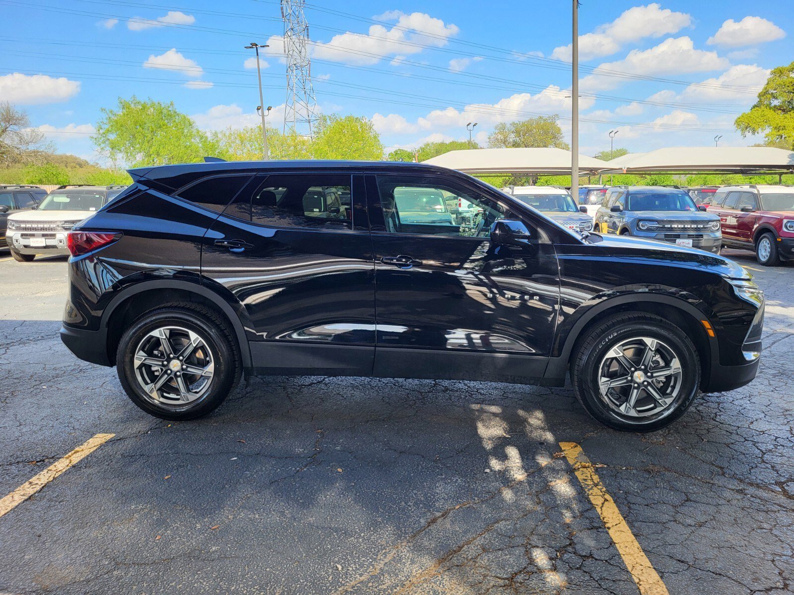Used 2025 Chevrolet Blazer LT image 2