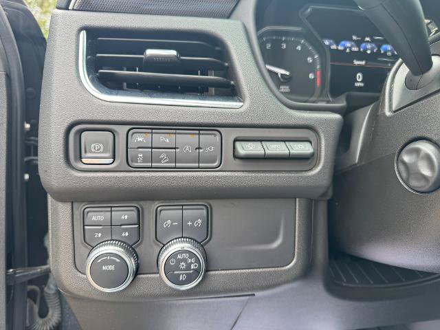 Used 2021 GMC Yukon AT4 w/ Technology Package AWD/4WD image 17