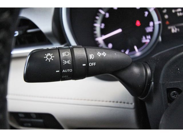 Used 2023 Toyota Highlander XLE FWD image 17