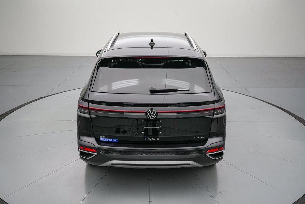 Used 2025 Volkswagen Taos SE AWD/4WD image 5