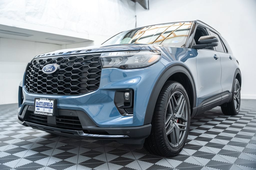 Certified 2026 Ford Explorer ST-Line w/ ST-Line Street Pack AWD/4WD image 3