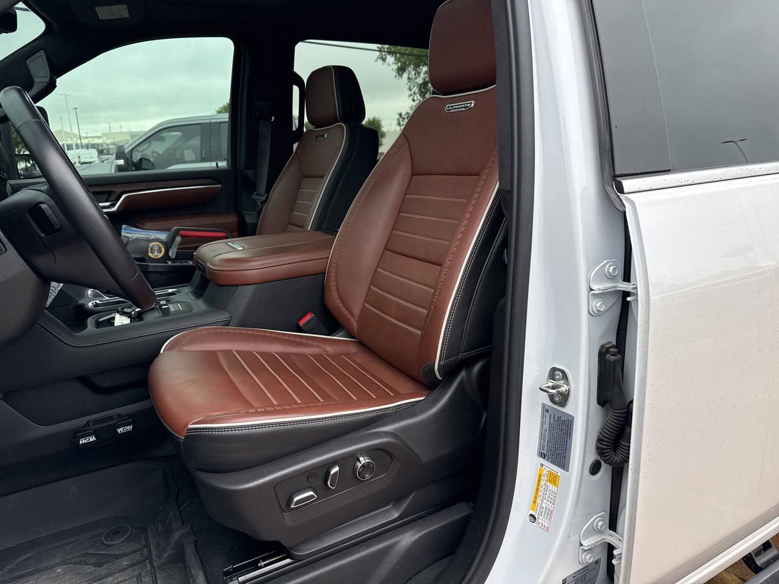 Used 2024 GMC Sierra 2500 Denali Ultimate AWD/4WD image 16