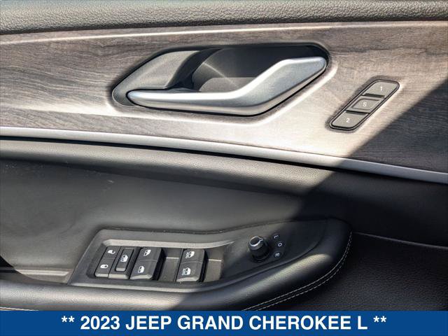 Used 2023 Jeep Grand Cherokee L Limited RWD image 11