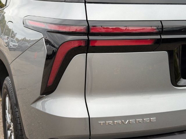 Used 2024 Chevrolet Traverse LT FWD image 30