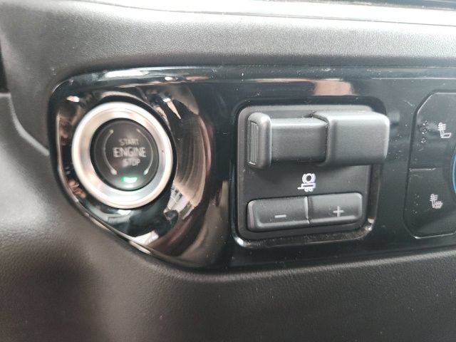 Used 2025 Chevrolet Silverado 1500 LT RWD image 27