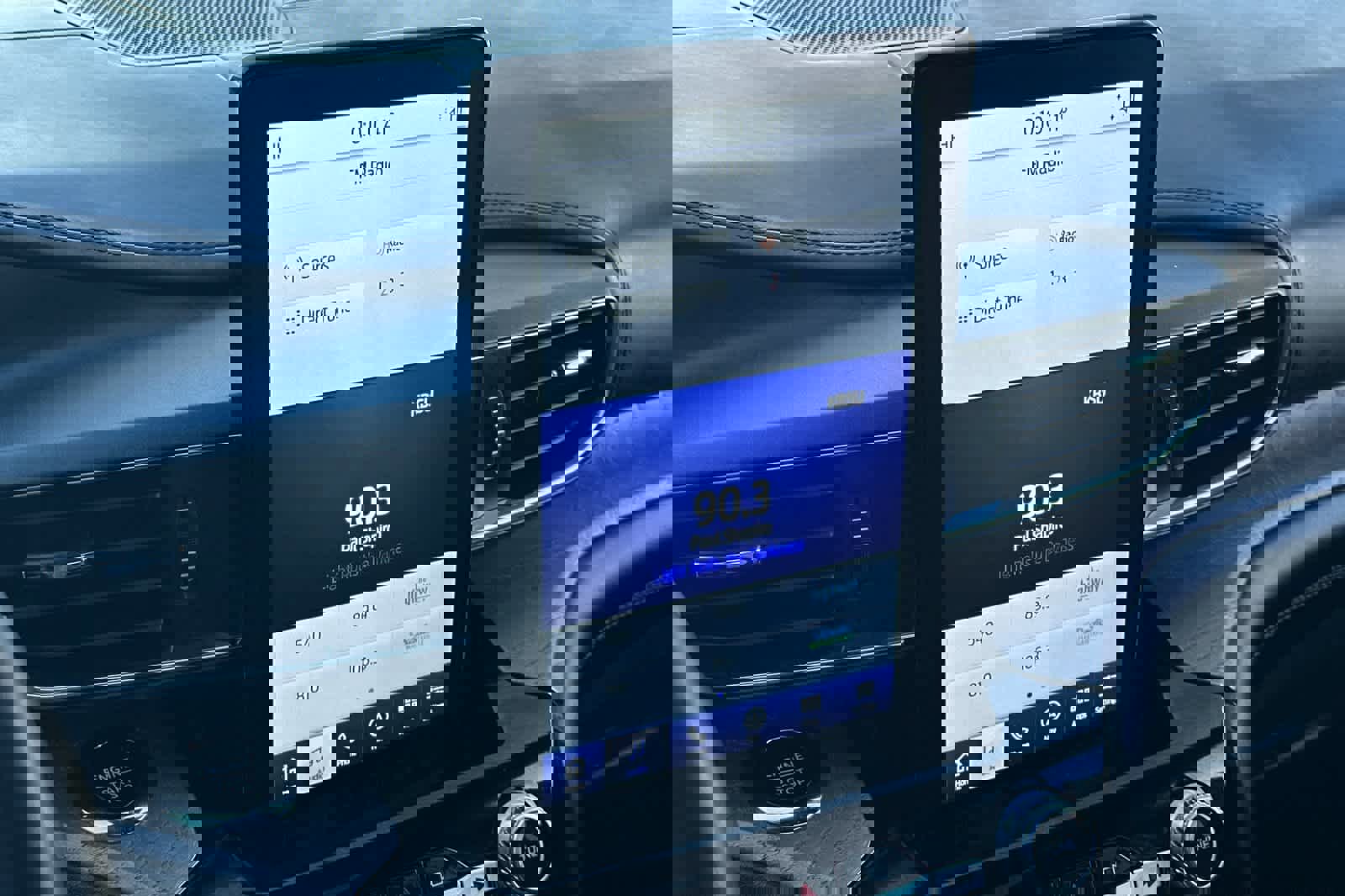 Certified 2023 Ford Explorer Platinum w/ Technology Package image 19