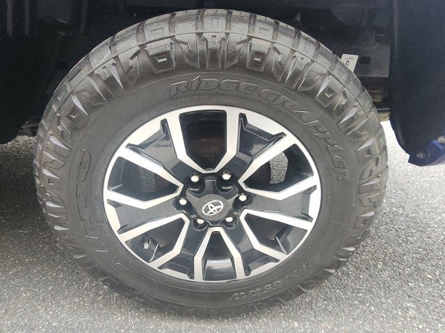 Used 2022 Toyota Tacoma TRD Sport AWD/4WD image 37