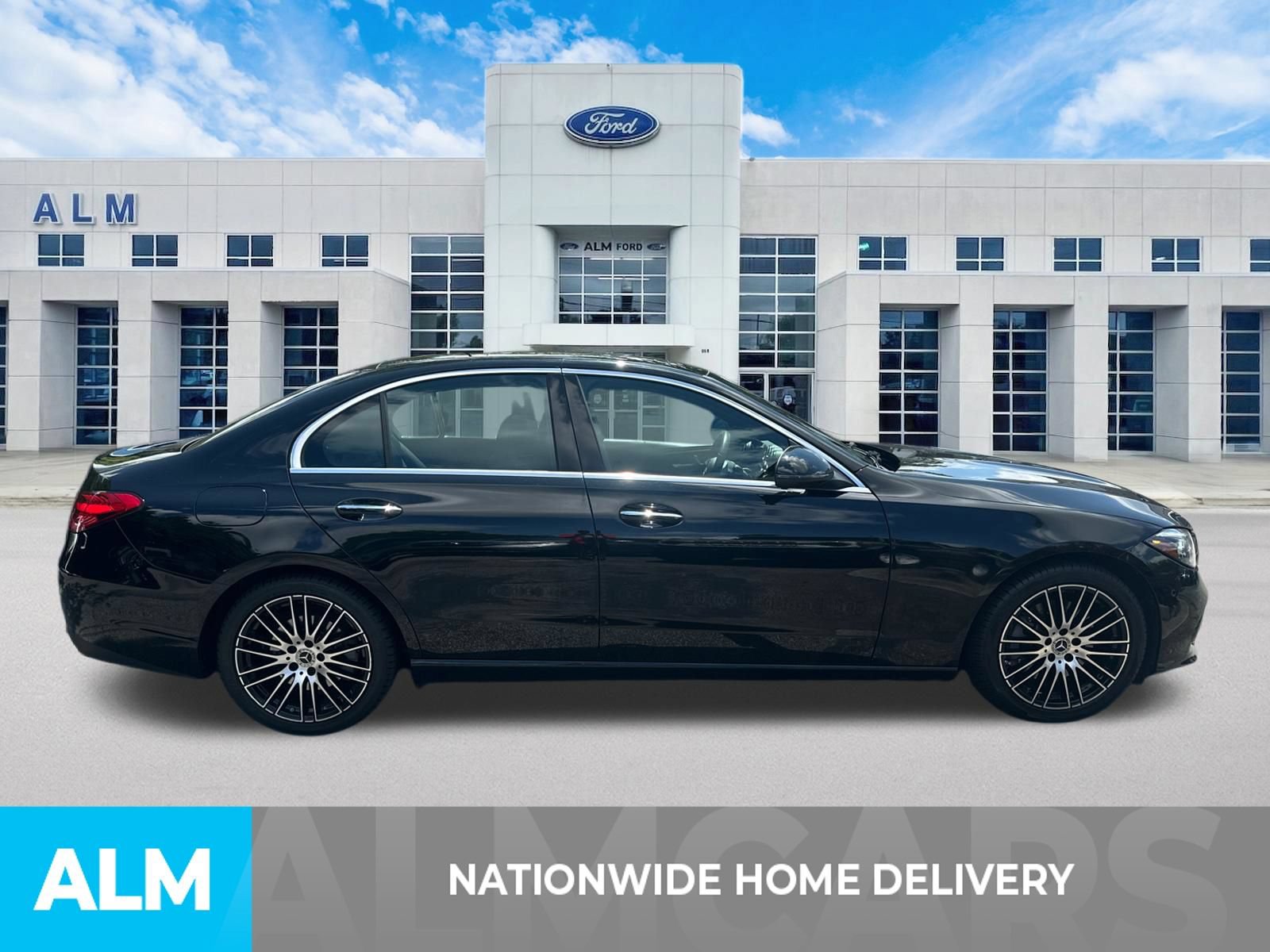 Used 2025 Mercedes-Benz C 300 Sedan image 4