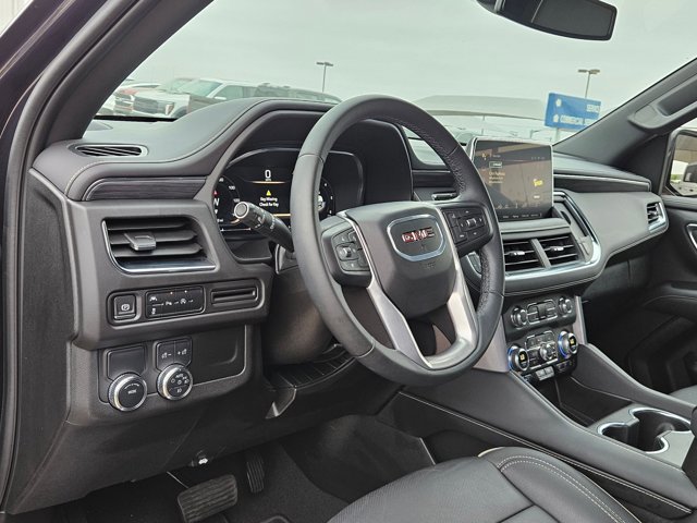 Used 2024 GMC Yukon XL SLT image 10