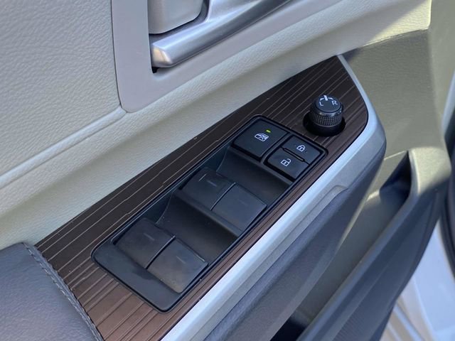 Used 2022 Toyota Sienna XLE image 21