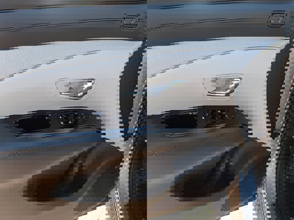 Used 2025 Hyundai Tucson Limited image 12