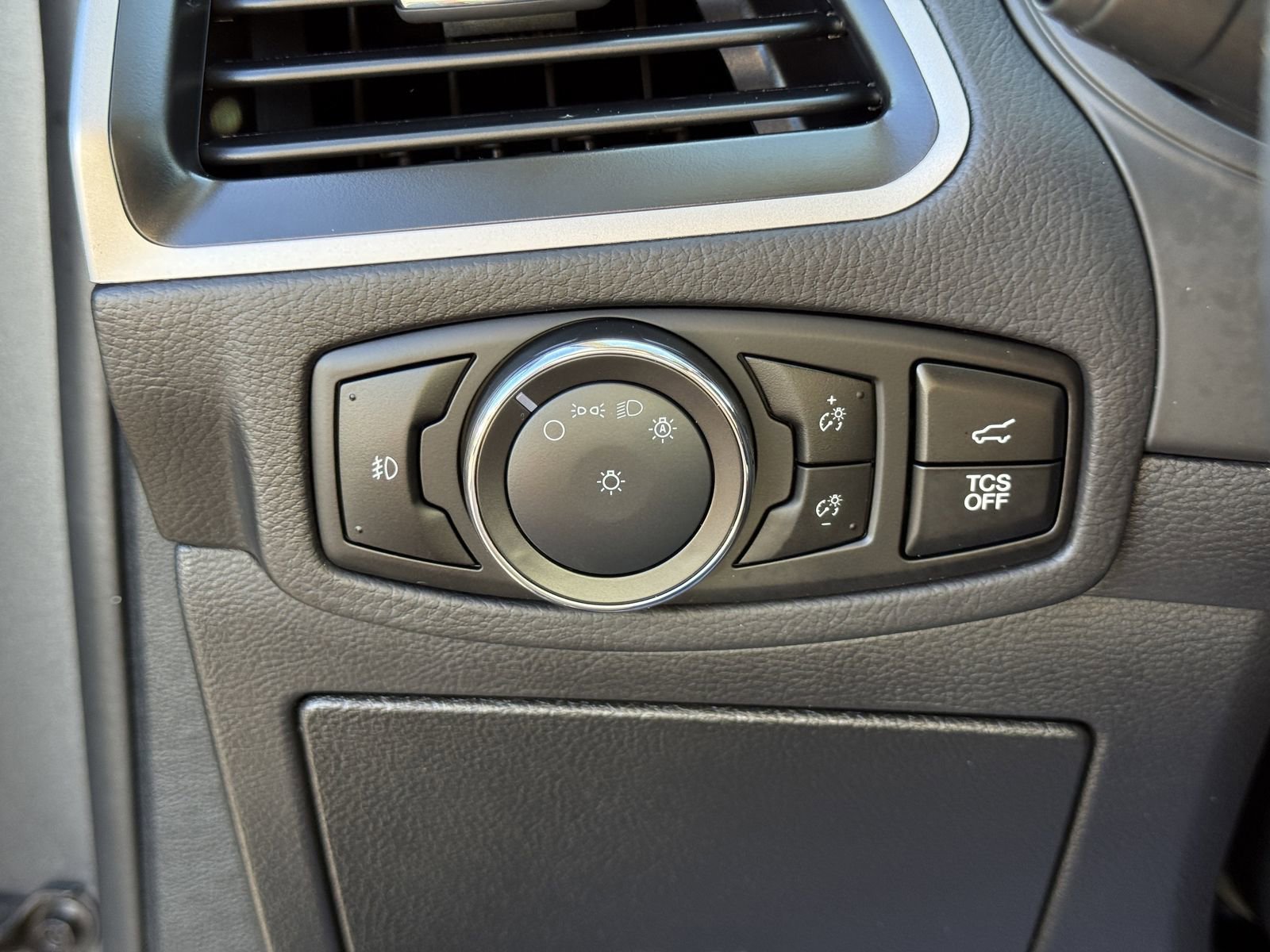 Certified 2024 Ford Edge SEL w/ Sport Appearance Package image 25