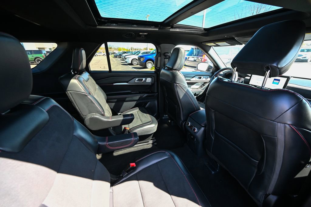 Certified 2025 Ford Explorer ST AWD/4WD image 29