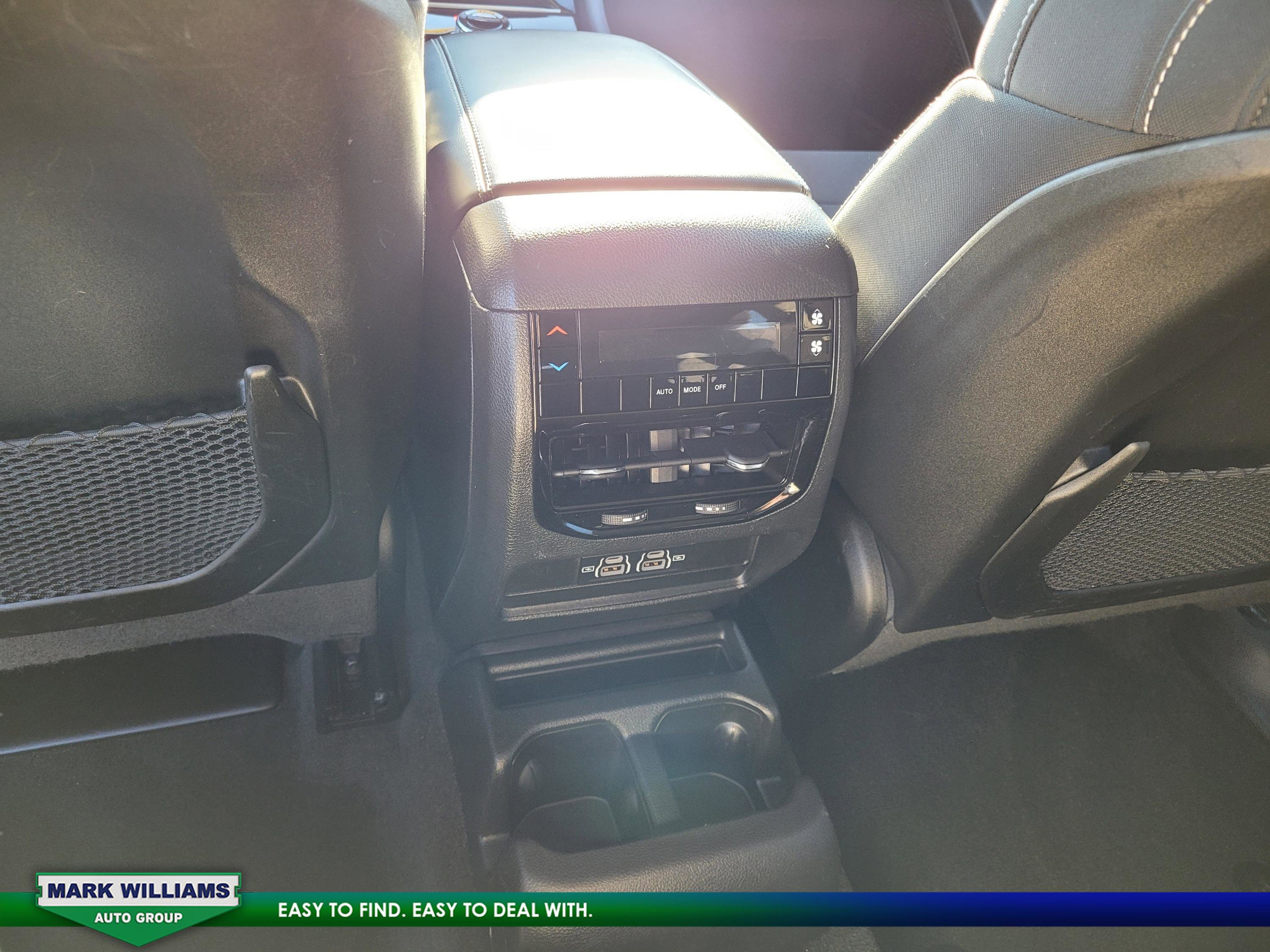 Used 2024 Jeep Grand Cherokee L Laredo image 16