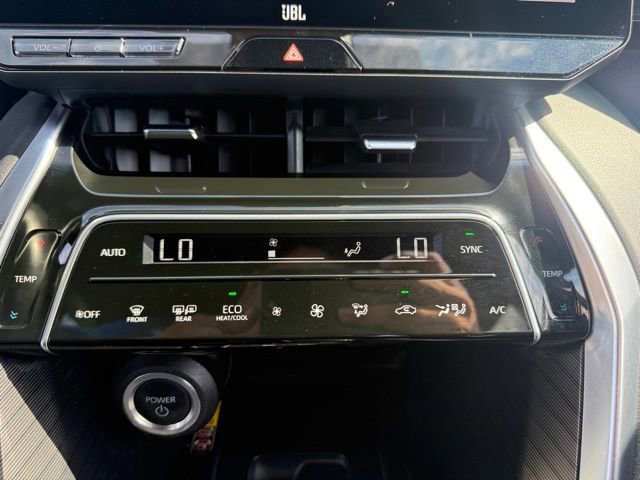 Used 2024 Toyota Venza XLE image 25