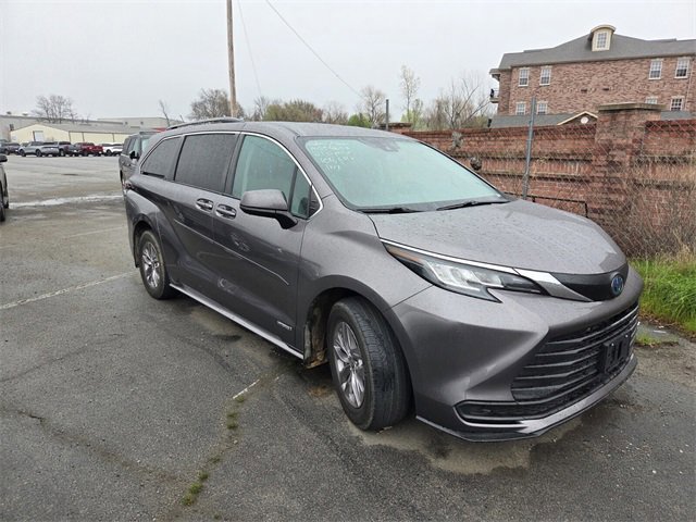 Used 2021 Toyota Sienna LE image 4