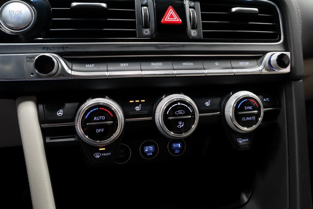 Used 2023 Genesis G70 2.0T image 34