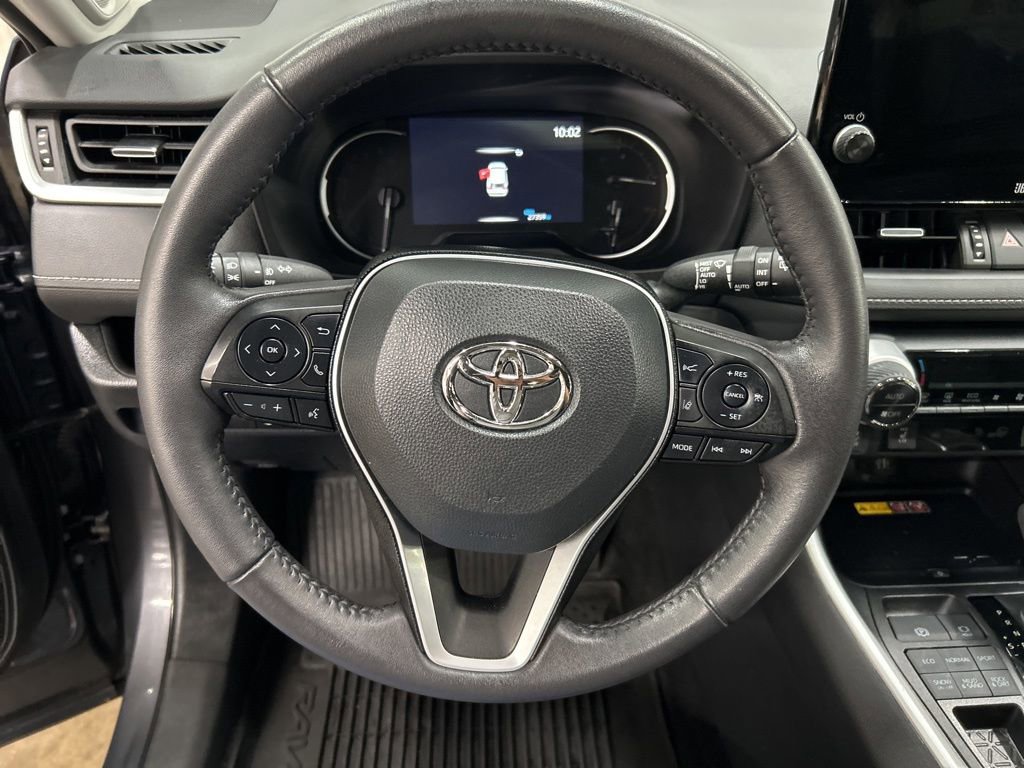 Used 2023 Toyota RAV4 XLE Premium AWD/4WD image 17