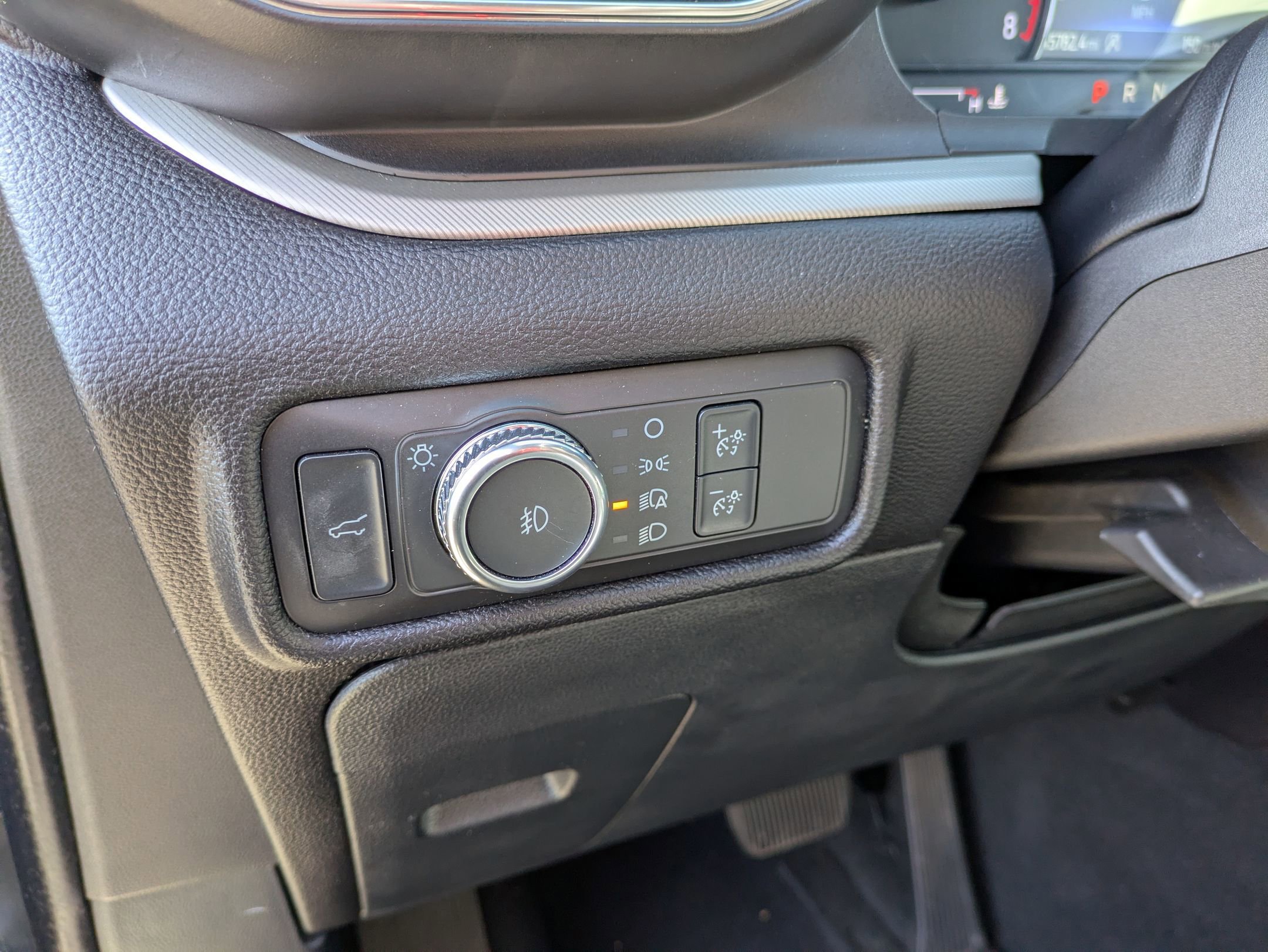 Certified 2021 Ford Explorer XLT w/ Equipment Group 202A image 17