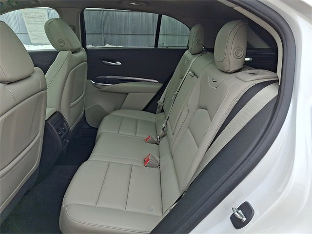 Used 2020 Cadillac XT4 Luxury w/ Cold Weather Package image 10