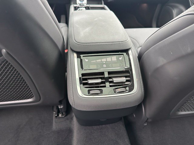 Used 2025 Volvo XC90 B6 Plus AWD/4WD image 39